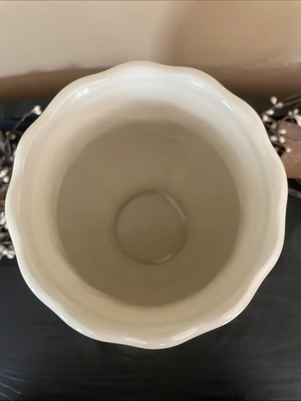 NEW!! Vintage Large Longaberger Off-White Ceramic Embossed Leaf-Trim Vase 9” Tal
